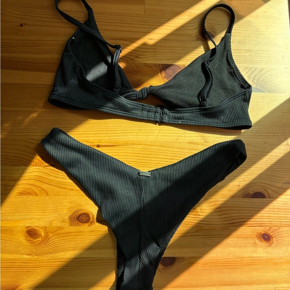 Roxy Black Ribbed Bikini Bottom with Adjustable Strap - Picture 3 of 4